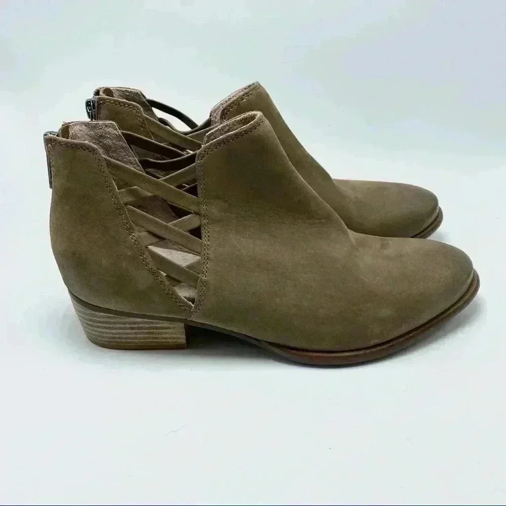 Seychelles Remembrance Cutout Bootie in Taupe leather ankle bootie size 6